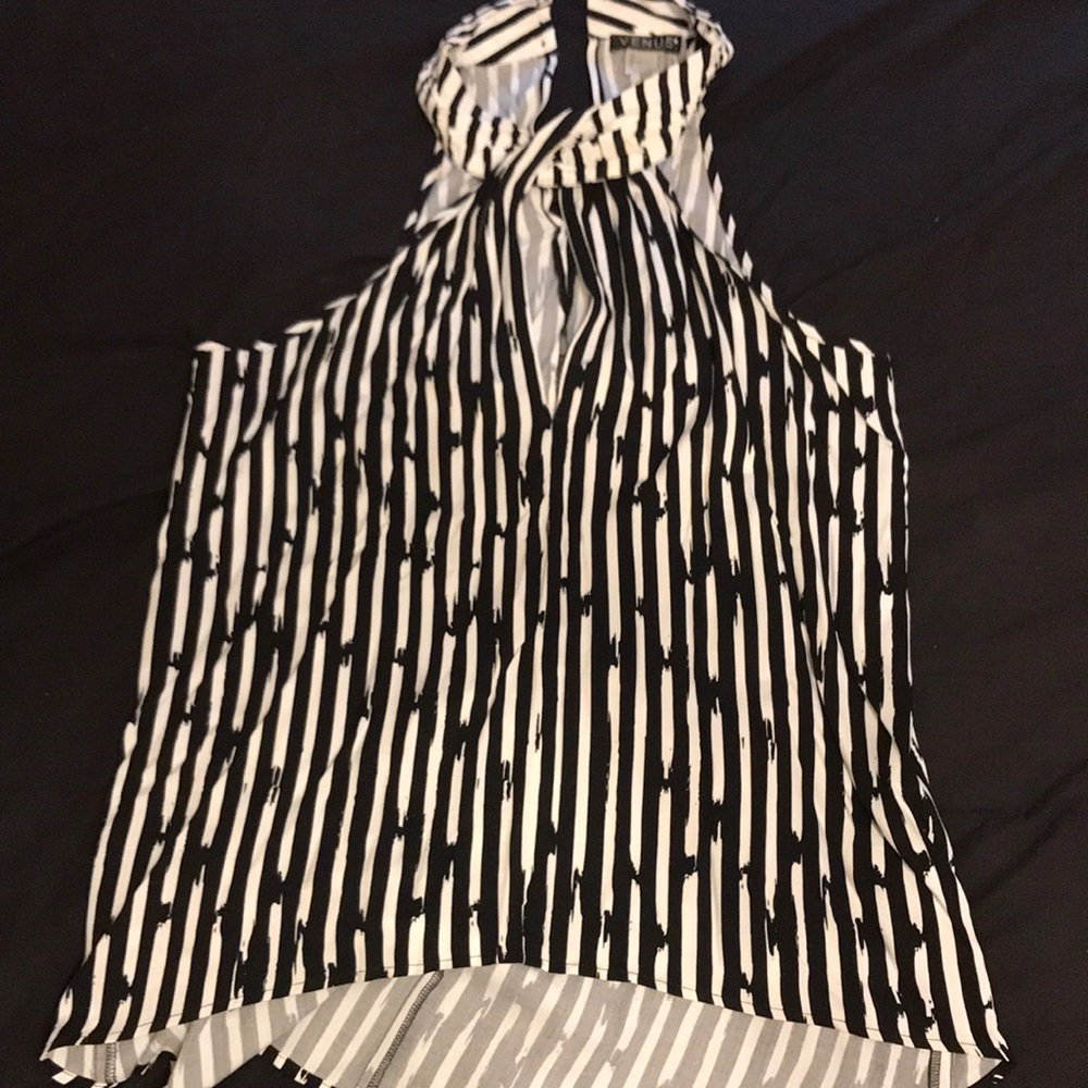 Halter type silky sleeveless top.